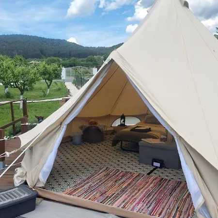 Calla Retreat Деревянный коттедж Vezenkovo
